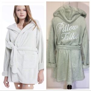 NWT! WIldfox Pillow Talker Plush Robe